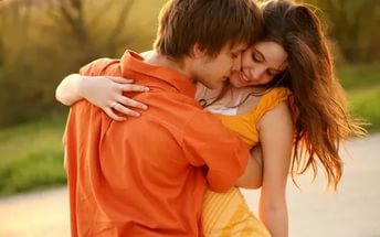 Почему девушка не хочет целоваться в губы?